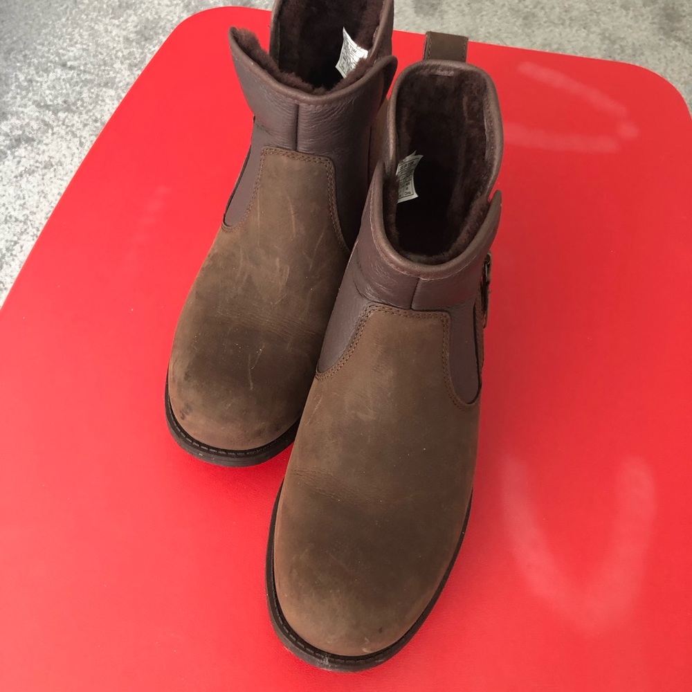 UGG